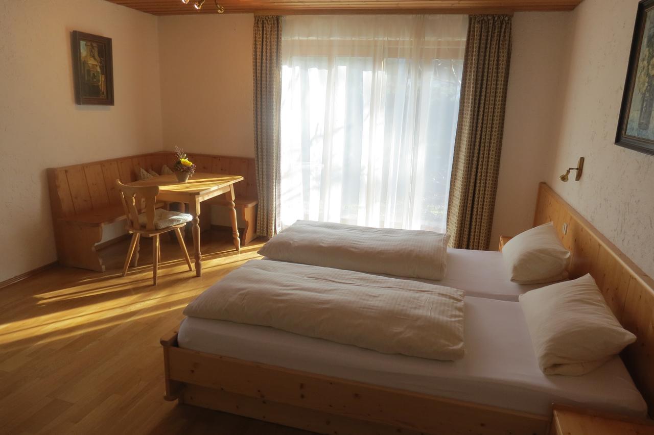 Doppel- oder Zweibettzimmer